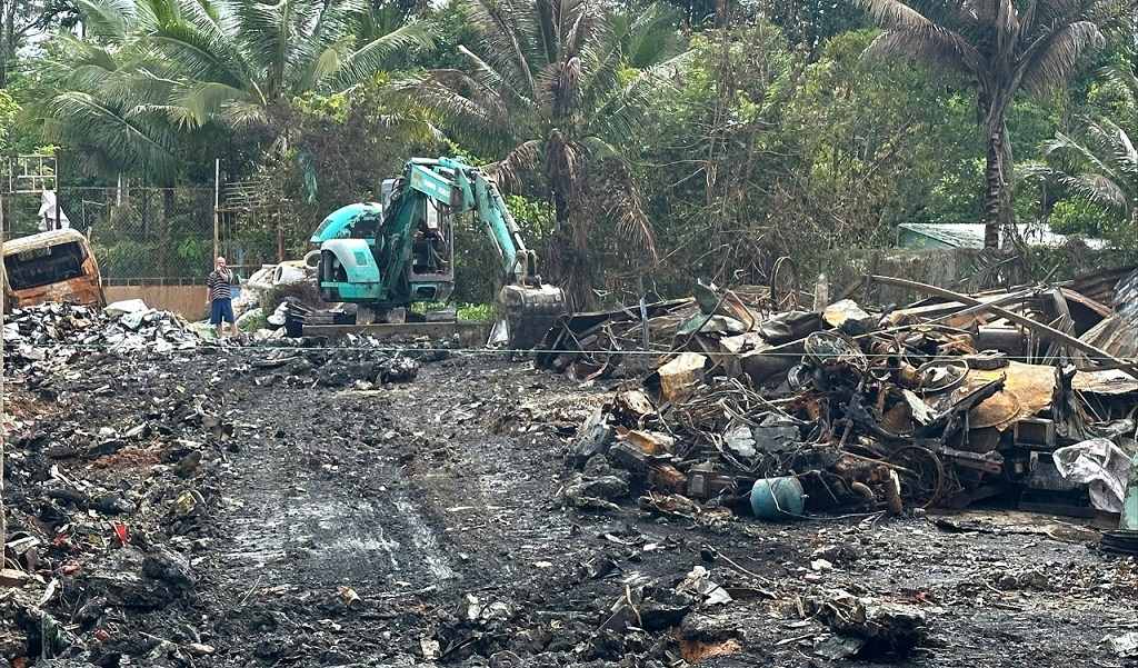 The fire at a scrap factory in Dak Cam ward, Quang Ngai province caused an estimated damage of 3.5 billion VND. Photo: Van Tuyen