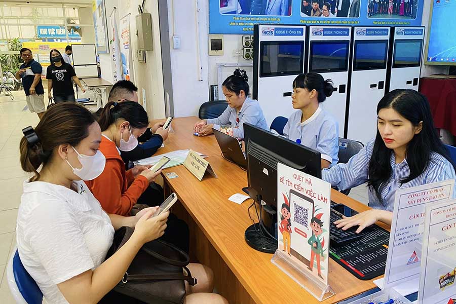 Hinh anh tai phien giao dich viec lam truc tuyen ngay 15.9. Anh: Trung tam Dich vu viec lam Ha Noi