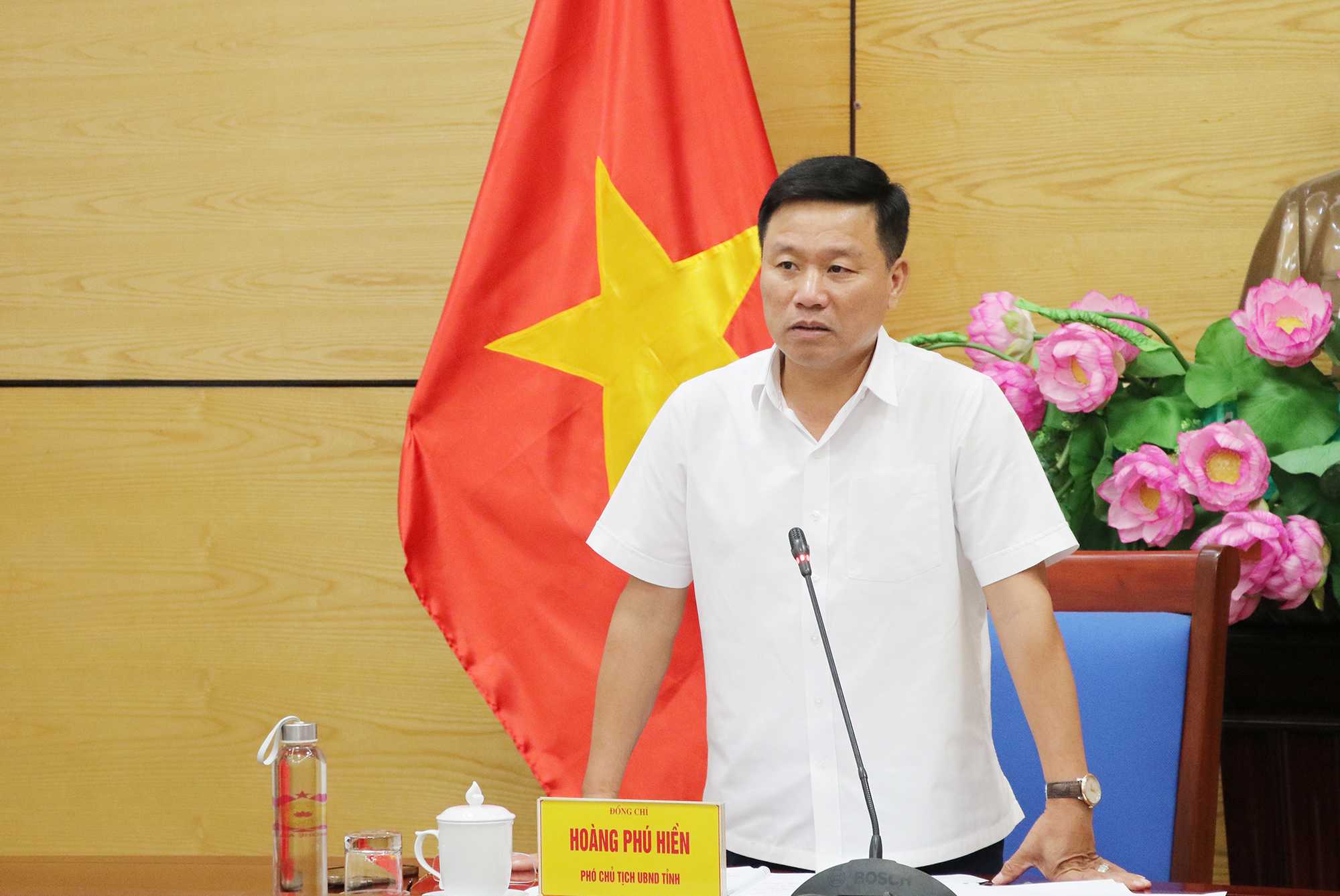 Vice Chairman of Nghe An Provincial People's Committee Hoang Phu Hien requested to speed up the progress of compensation payments for households whose land was recovered to implement the project to expand and upgrade National Highway 1A. Photo: Phan Quynh