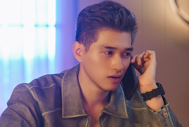 Nam dien vien trong phim “Nu hon bac ty“. Anh: CGV