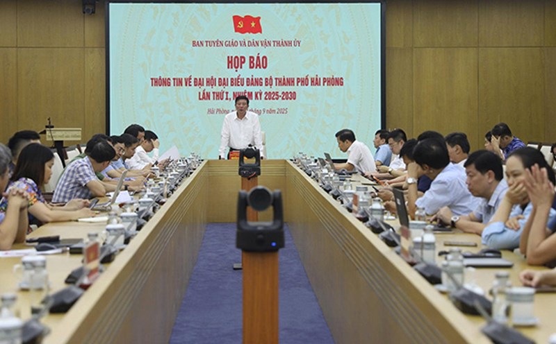 The Head of the Propaganda and Mass Mobilization Committee of the Hai Phong City Party Committee chaired a press conference to provide information on the Hai Phong City Party Congress for the 2025 - 2030 term. Photo: Minh Hung