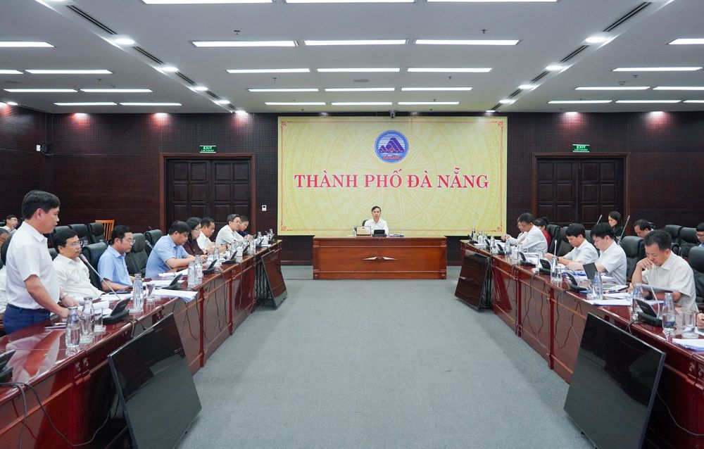 Cuoc hop thao go kho khan, vuong mac de day manh cong tac giai ngan von dau tu cong nam 2025 do Chu tich UBND TP Da Nang Pham Duc An chu tri. Anh: UBND TP Da Nang
