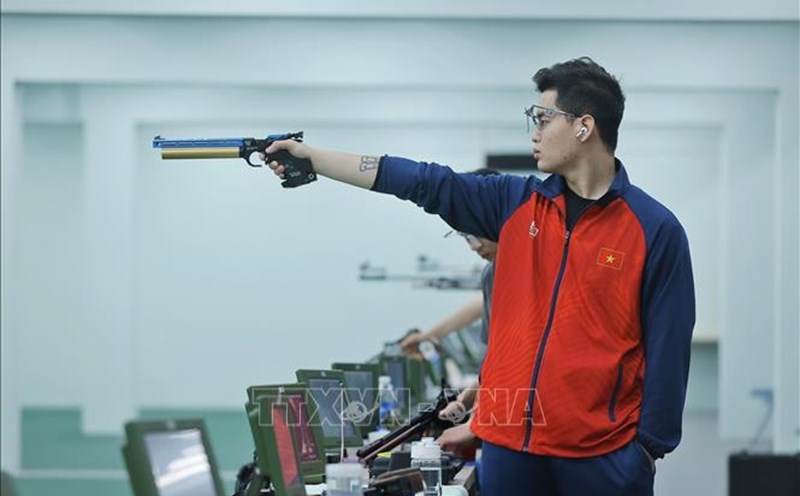 사격 선수 Pham Quang Huy는 2025년 전국 사격 선수권 대회에서 금메달을 획득했습니다. 사진: TTXVN