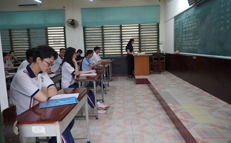 The Ho Chi Minh City Department of Education and Training has just announced the conclusion of Deputy Director of the Department Nguyen Bao Quoc at the Conference on giving comments on the school's education plan for the 2025-2026 school year. Photo: Chan Phuc