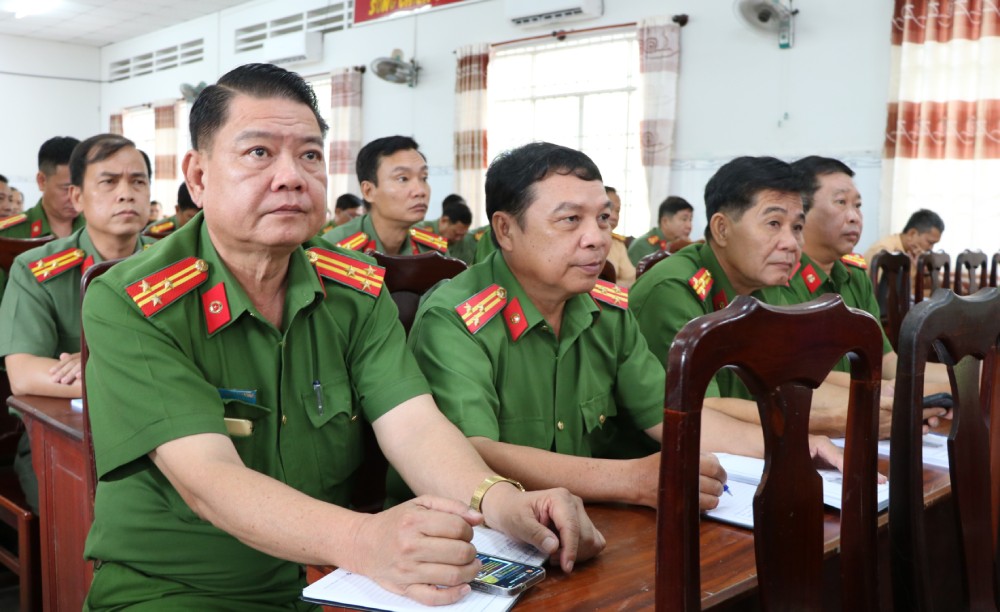 The trainees received 8 key topics related to cybersecurity assurance and high-tech crimes. Photo: Tien Dung