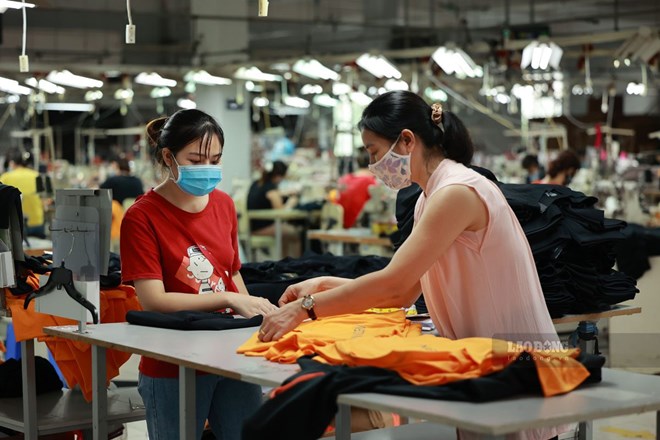 The Ministry of Home Affairs proposes working hours per day, overtime pay for holidays and Tet, in which employees work no more than 8 hours/day, with at least 1 day off per week. Photo: Hai Nguyen