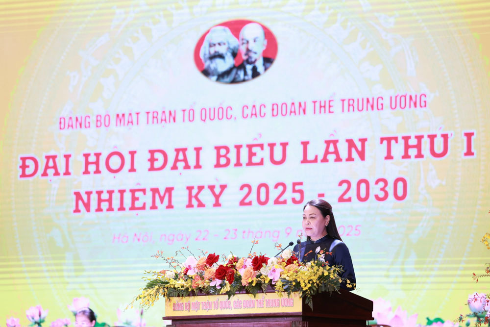 Ba Nguyen Thi Thu Ha - Uy vien Trung uong Dang, Pho Bi thu Thuong truc Dang uy MTTQ, cac doan the Trung uong, Pho Chu tich - Tong Thu ky Uy ban Trung uong MTTQ Viet Nam. Anh: Hai Nguyen