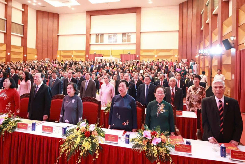 Tong Bi thu To Lam, Thu tuong Chinh phu Pham Minh Chinh va cac dong chi lanh dao Dang, Nha nuoc, dai bieu du dai hoi thuc hien nghi thuc chao co. Anh: Hai Nguyen