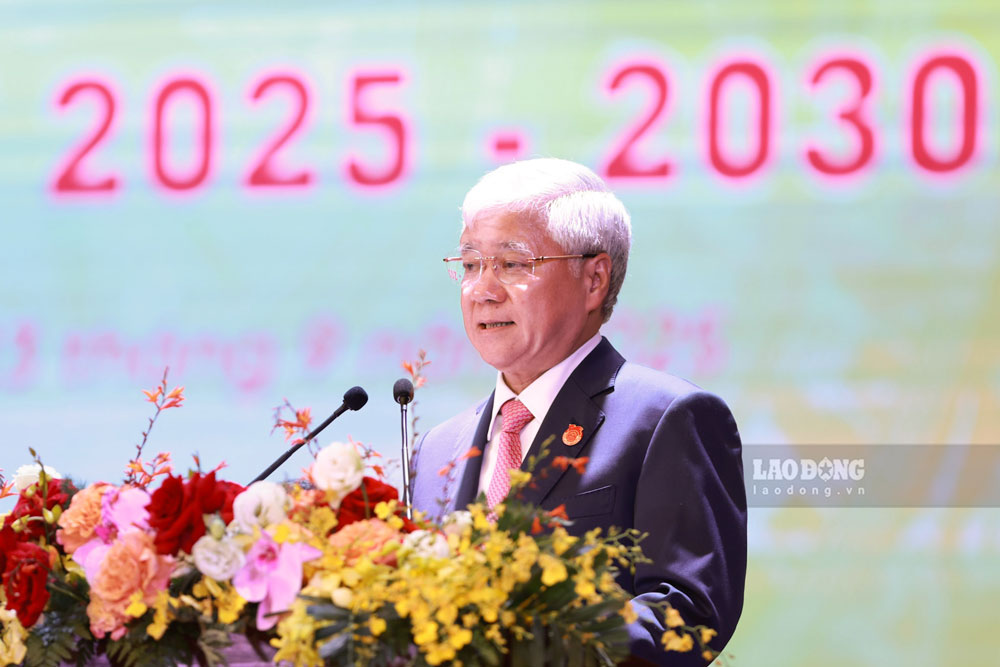 Dong chi Do Van Chien - Uy vien Bo Chinh tri, Bi thu Trung uong Dang, Bi thu Dang uy MTTQ, cac doan the Trung uong, Chu tich Uy ban Trung uong MTTQ Viet Nam phat bieu khai mac dai hoi.