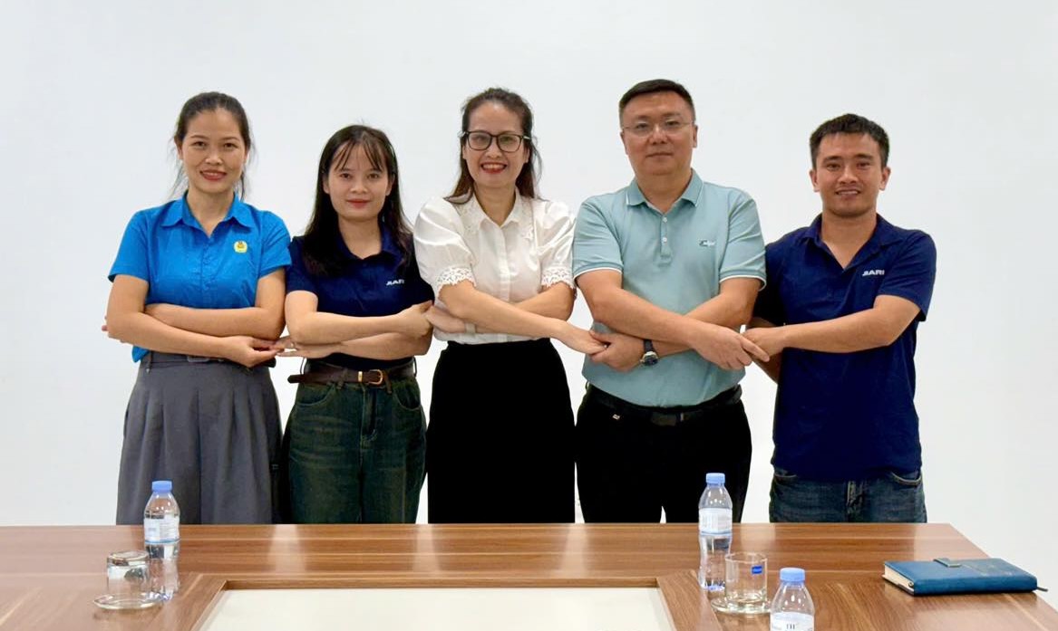 The two sides agreed to establish a grassroots trade union to better care for workers' lives. Photo: Nghe An Trade Union
