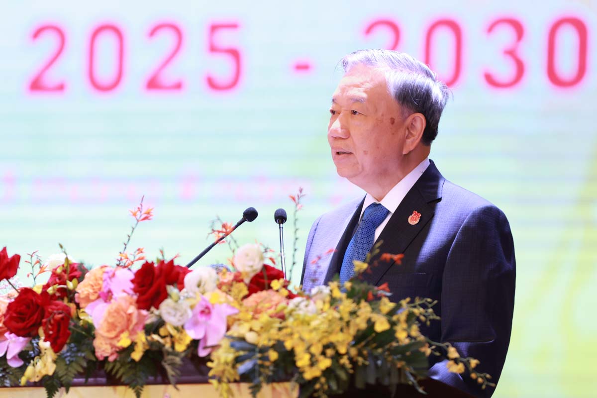 또 람 총서기장이 제1차 중앙 단체 조국전선 당 대회를 지시하는 연설을 하고 있습니다. 사진: 하이 응우옌