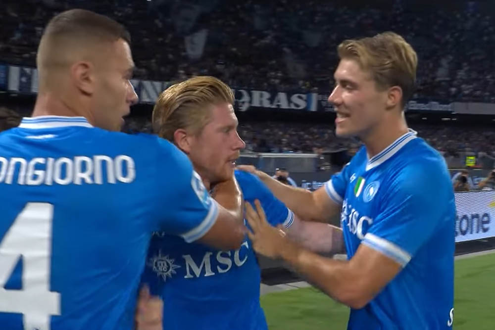 나폴리는 세리에 A 2025-2026에서 4연승을 기록했습니다. 사진: 비디오 캡처