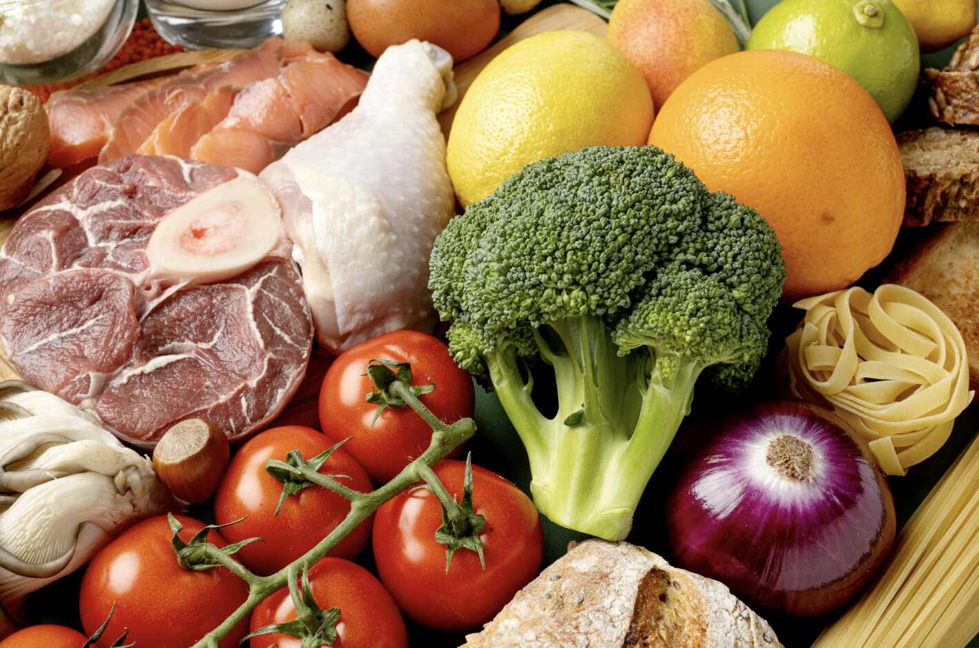 Why do you need to prepare some food for stormy days? Photo: Thuy Duong