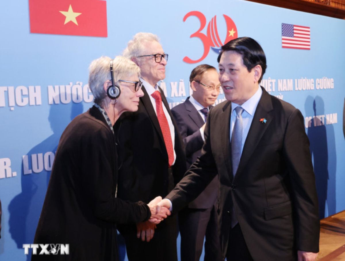 르엉끄엉 국가주석은 베트남에 항상 애정을 쏟는 미국 진보 인민 친구들을 만났습니다. 사진: TTXVN