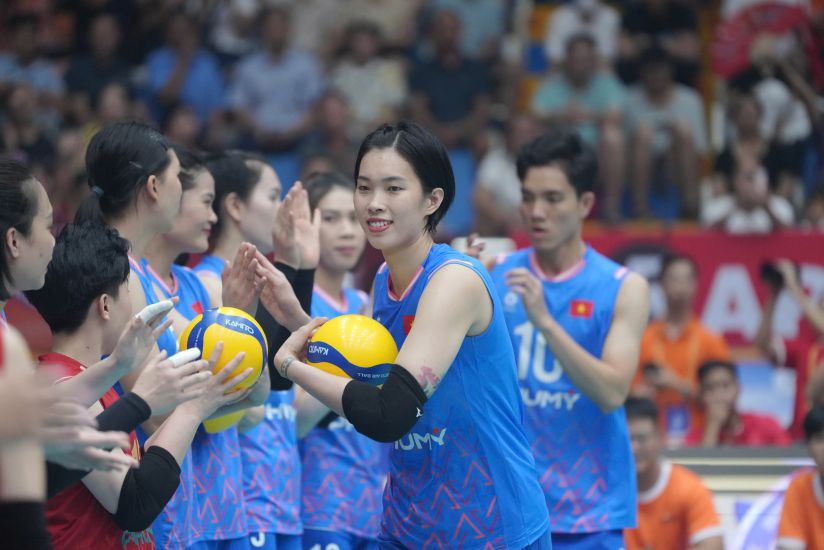 쩐티탄투이는 베트남 여자 배구의 스타입니다. 사진: VFV