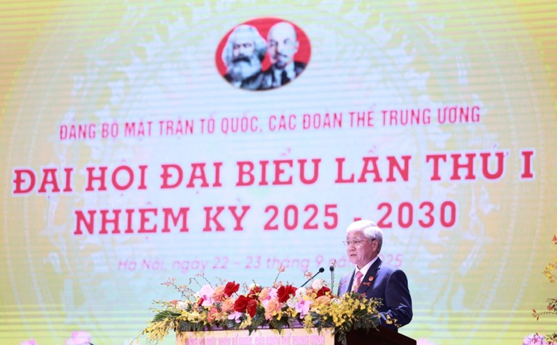 Comrade Do Van Chien - Politburo member, Secretary of the Party Central Committee, Secretary of the Party Committee of the Vietnam Fatherland Front and Central Agencies, Chairman of the Central Committee of the Vietnam Fatherland Front delivered the opening speech of the 1st Congress of the Party Committee of the Vietnam Fatherland Front and Central Agencies. Photo: Hai Nguyen