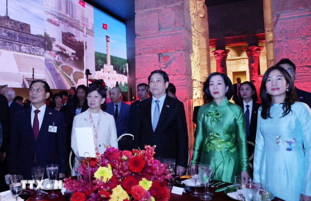 Politburo member and President Luong Cuong and his wife presided over the 80th Anniversary of Vietnam's National Day in the US. Photo: VNA