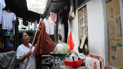 Struggling to get a dialysis in the heart of Hanoi, half a day of blood filtration, half a day of struggling to make a living.