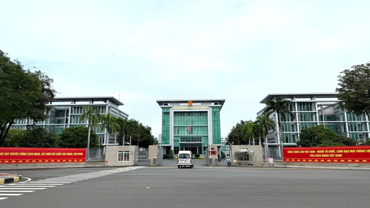 Cong vao Trung tam tu duong Pham Van Dong, truoc day la toa nha UBND tinh. Anh: Thanh An