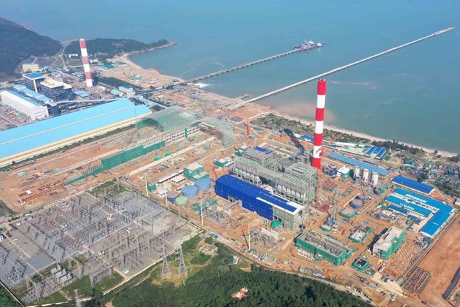 Vung Ang 2 Thermal Power Plant (right) is under construction next to Vung Ang 1 Thermal Power Plant and has been completed and put into operation. Photo: Tran Tuan