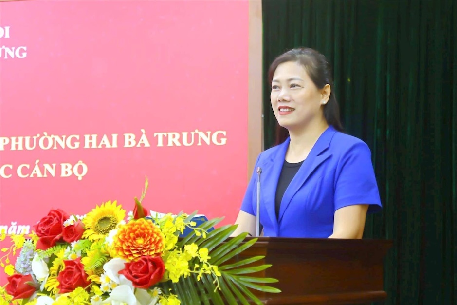 Ms. Tran Luu Quynh - Chairman of the Hai Ba Trung Ward Trade Union - on behalf of the Executive Committee gave a speech accepting the assignment. Photo: CDP