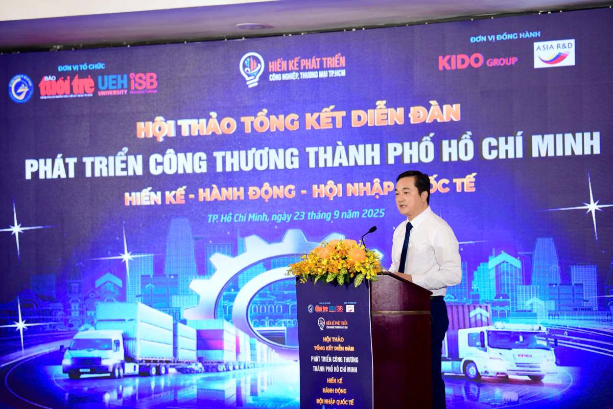 Ong Bui Ta Hoang Vu, Giam doc So Cong thuong TPHCM phat bieu tai Hoi thao. Anh: Dinh Quang