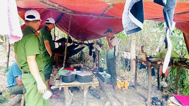 Que Phuoc Commune Police, Da Nang City launched a campaign to search for gold bandits, seizing many items for long-term illegal gold mining. Photo: Provided by the police