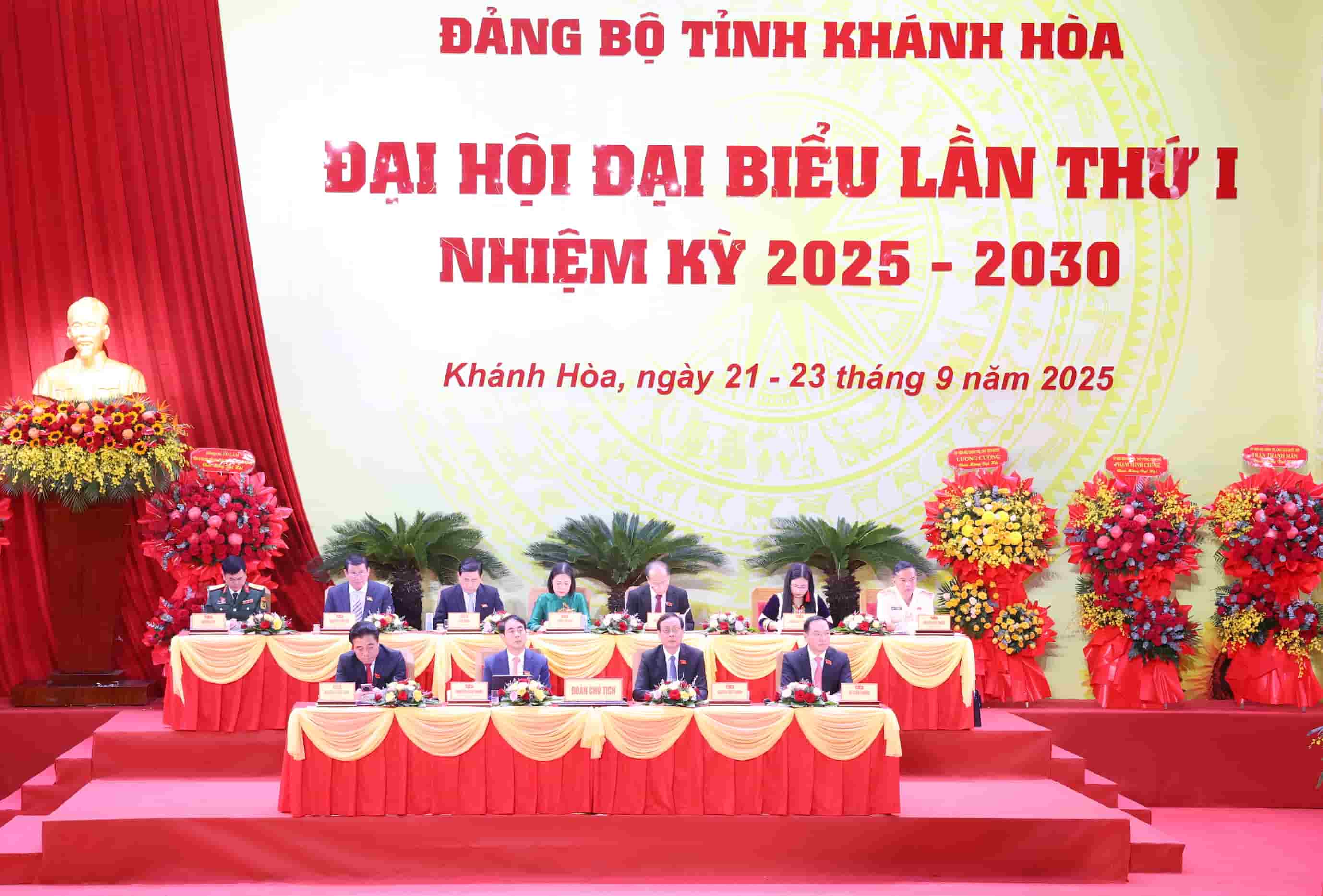 The 1st Congress of the Khanh Hoa Provincial Party Committee, term 2025 - 2030, has ended successfully and successfully. Photo: Huu Long