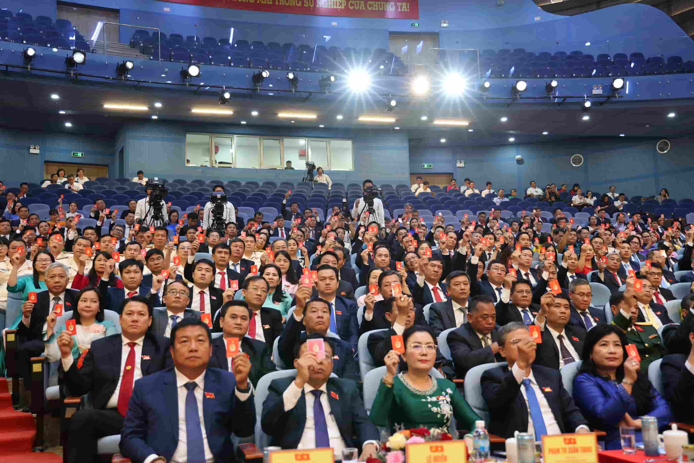 In the new term, Khanh Hoa continues to identify Party building as a key task. Photo: Huu Long