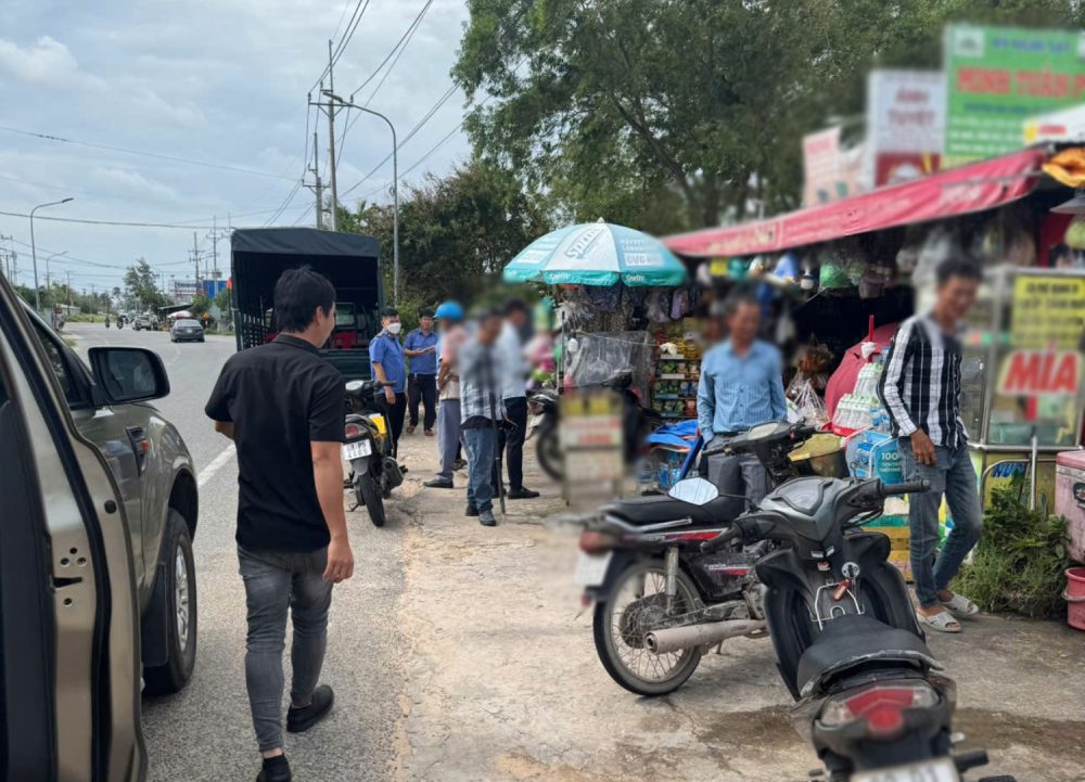 The functional forces of Phu Quoc special zone inspect the actual route DT.975. Photo: Phu Quoc Special Zone People's Committee