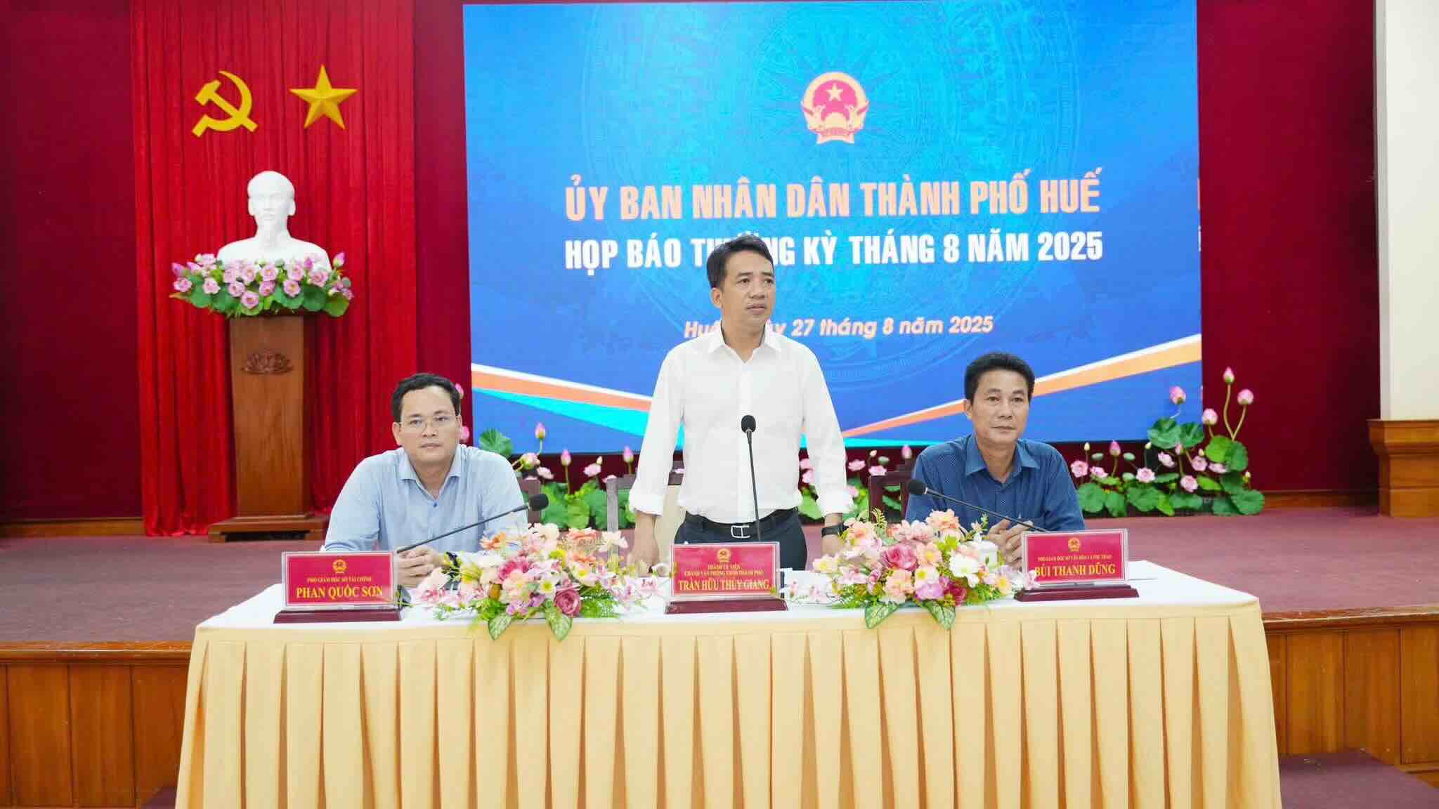 It is expected that journalists and reporters can receive feedback and assess the answers of state agencies through the speech network system of Hue City. Photo: D. Hoang.