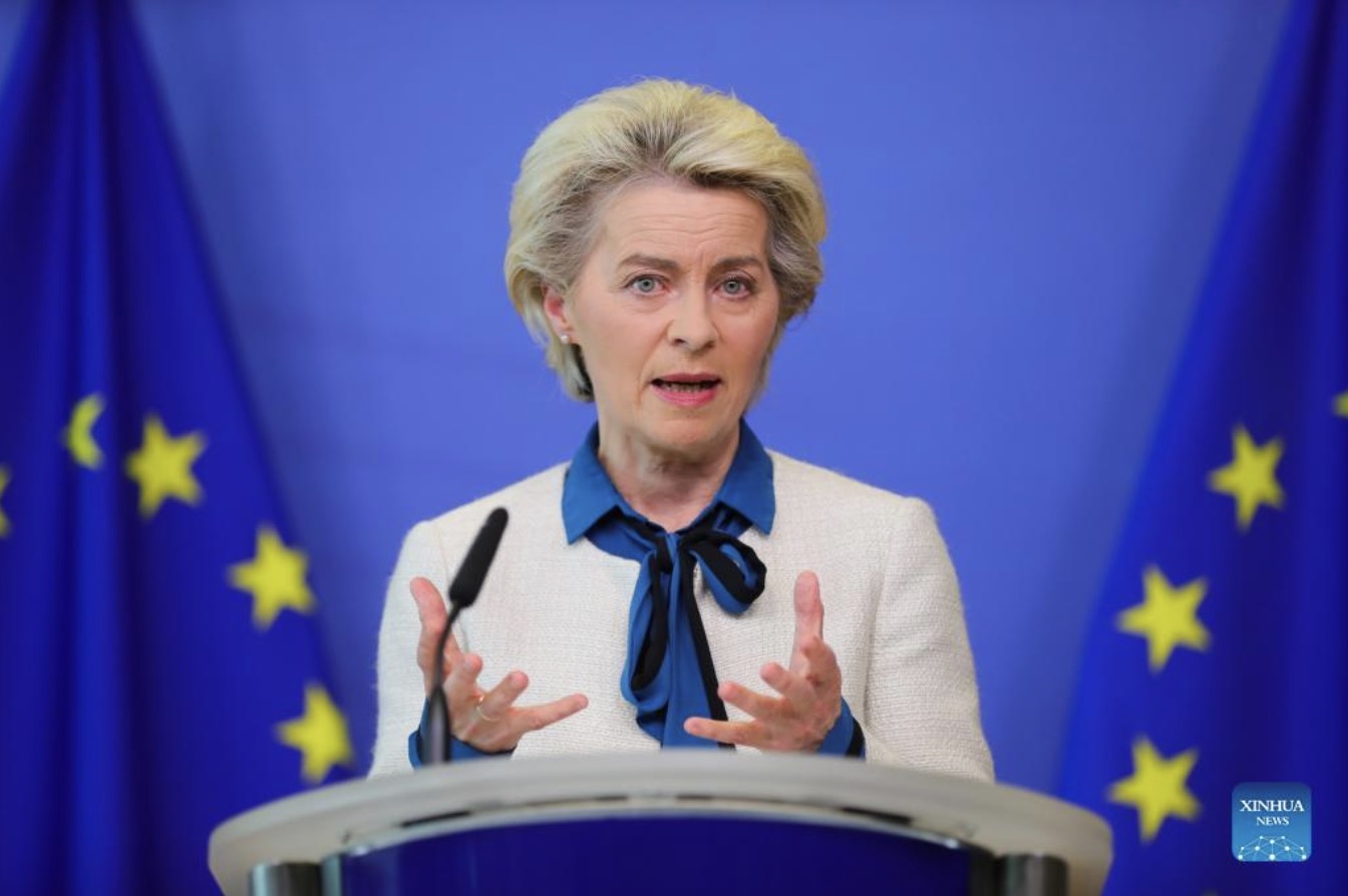 La presidente de la Commission europeenne Ursula Von Der Leyen a souligne que l'UE devait ecouter l'appel des pays baltes a construire des stades anti-AV. Photo : Xinhua