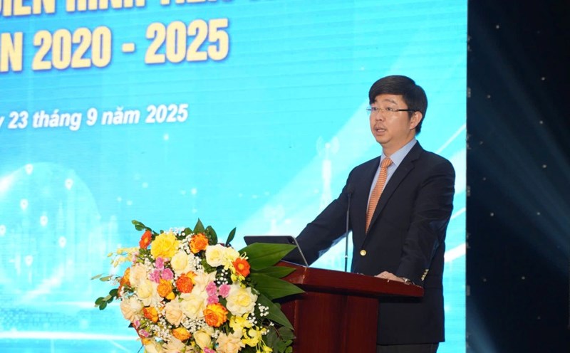Mr. Bui Hoang Phuong, Deputy Minister of Science and Technology, said that the Vietnam Science and Technology Trade Union has launched many practical and effective emulation movements, closely linked to professional tasks. Photo: Quynh Chi