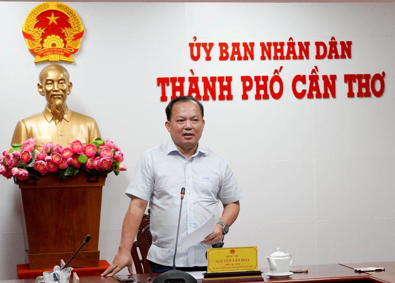Ong Nguyen Van Hoa - Pho Chu tich UBND TP Can Tho phat bieu chi dao buoi lam viec. Anh: Phuong Anh