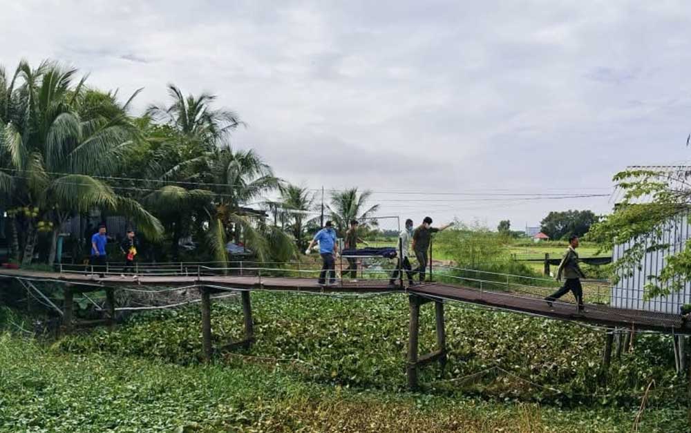 Tay Ninh省で夜間に焼身自殺した疑いのある男性。写真:Dong Hoang