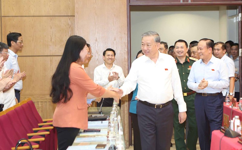 On the afternoon of September 23, General Secretary To Lam and National Assembly deputies of Party cell No. 1 met with voters of 11 wards in Hanoi, before the 10th Session of the 15th National Assembly. Photo: Viet Thanh
