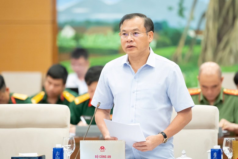 Thuong tuong Nguyen Van Long - Thu truong Bo Cong an, 