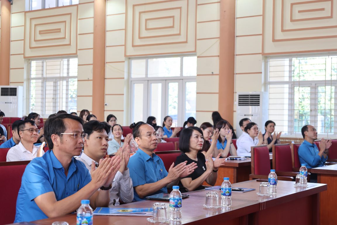Delegates attending the training course on trade union financial work in 2025. Photo: Quyet Chien