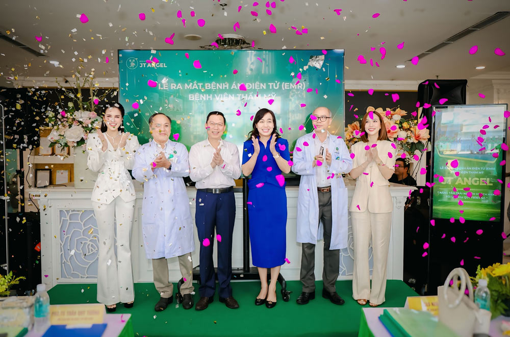 Le ra mat viec trien khai he thong ho so benh an dien tu tai Benh vien Tham my JT Angel. 