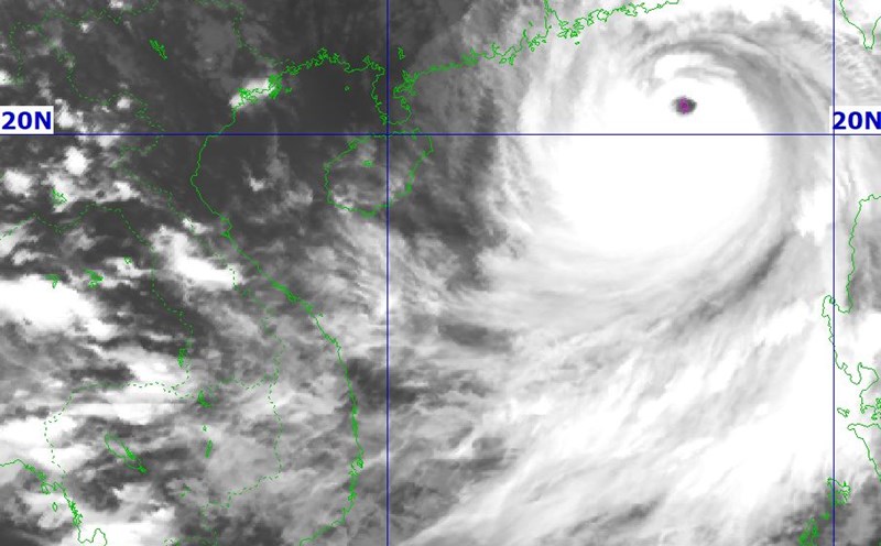 The center of super typhoon Ragasa at 4:00 p.m. on September 23. Photo: NCHMF