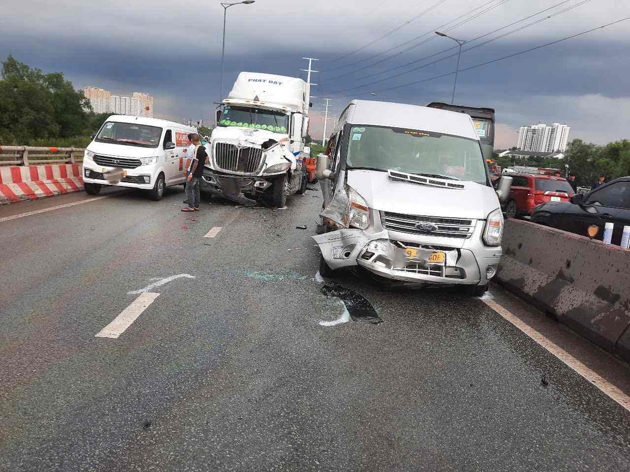 The scene of an accident on Phu Huu bridge that occurred in early September. Photo: Dong Hoang