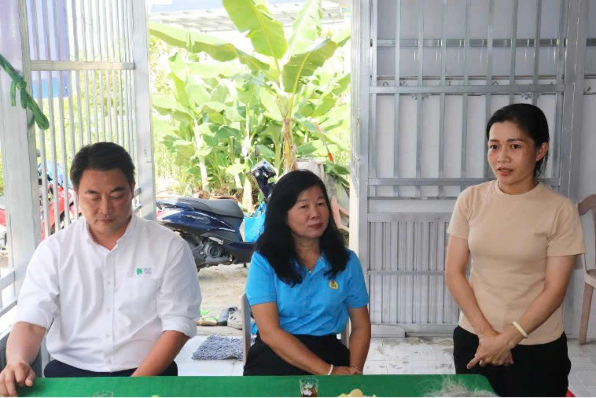 Doan vien Nguyen Thi My Vien xuc dong chia se tai le ban giao. Anh: Luu Hung