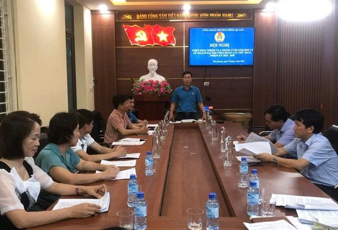 Chairman of Dong Quang Ward Trade Union chaired the conference. Photo: Thanh Hoa Trade Union