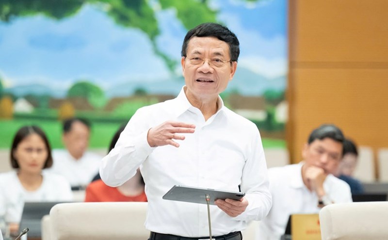 Minister of Science and Technology Nguyen Manh Hung said that currently, news sites and social networks use a lot of information from the press. Photo: Quochoi.vn