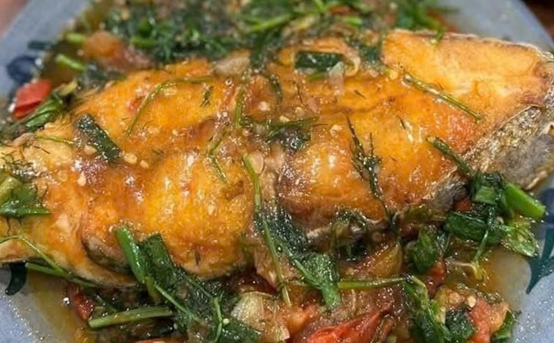 Eating fish for breakfast not only helps to supplement healthy energy but also nourishes the liver. Photo: Kieu Vu