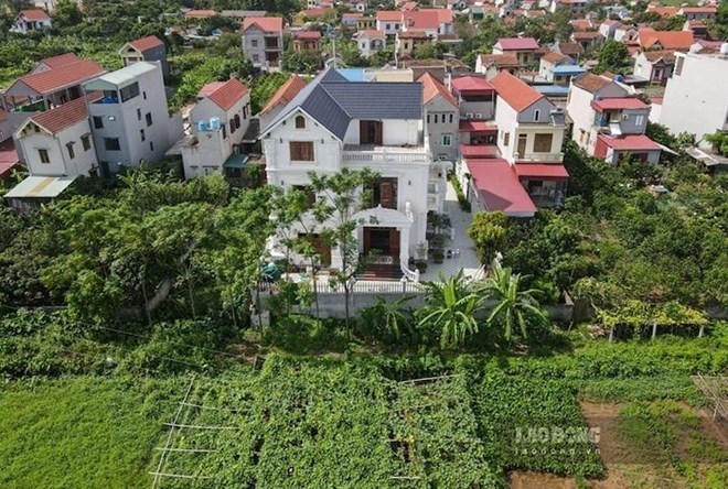 Converting agricultural land to residential land, people must pay fees: land use fees, red book issuance fees... Illustrative photo: Phan Anh