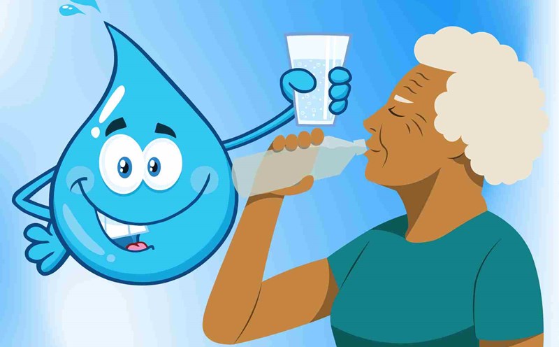 Elderly people need to avoid these mistakes when drinking water
