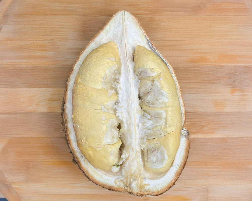 Apply some tips to choose delicious durian. Photo: Hoang Anh