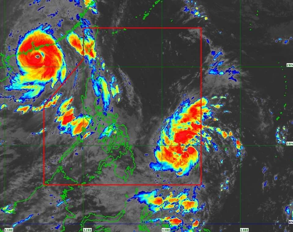Location of potential storms No. 9 (left) and No. 10 (right) at 4:40 a.m. on September 24, 2025. Photo: PAGASA