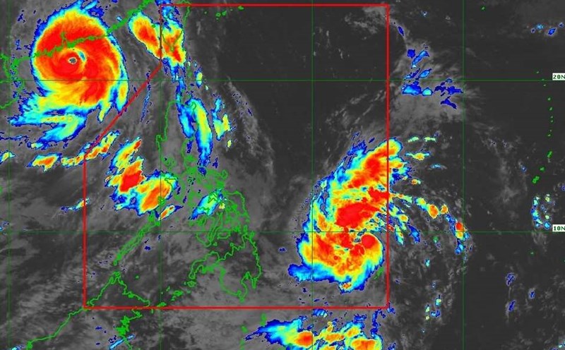 Location of potential storms No. 9 (left) and No. 10 (right) at 4:40 a.m. on September 24, 2025. Photo: PAGASA